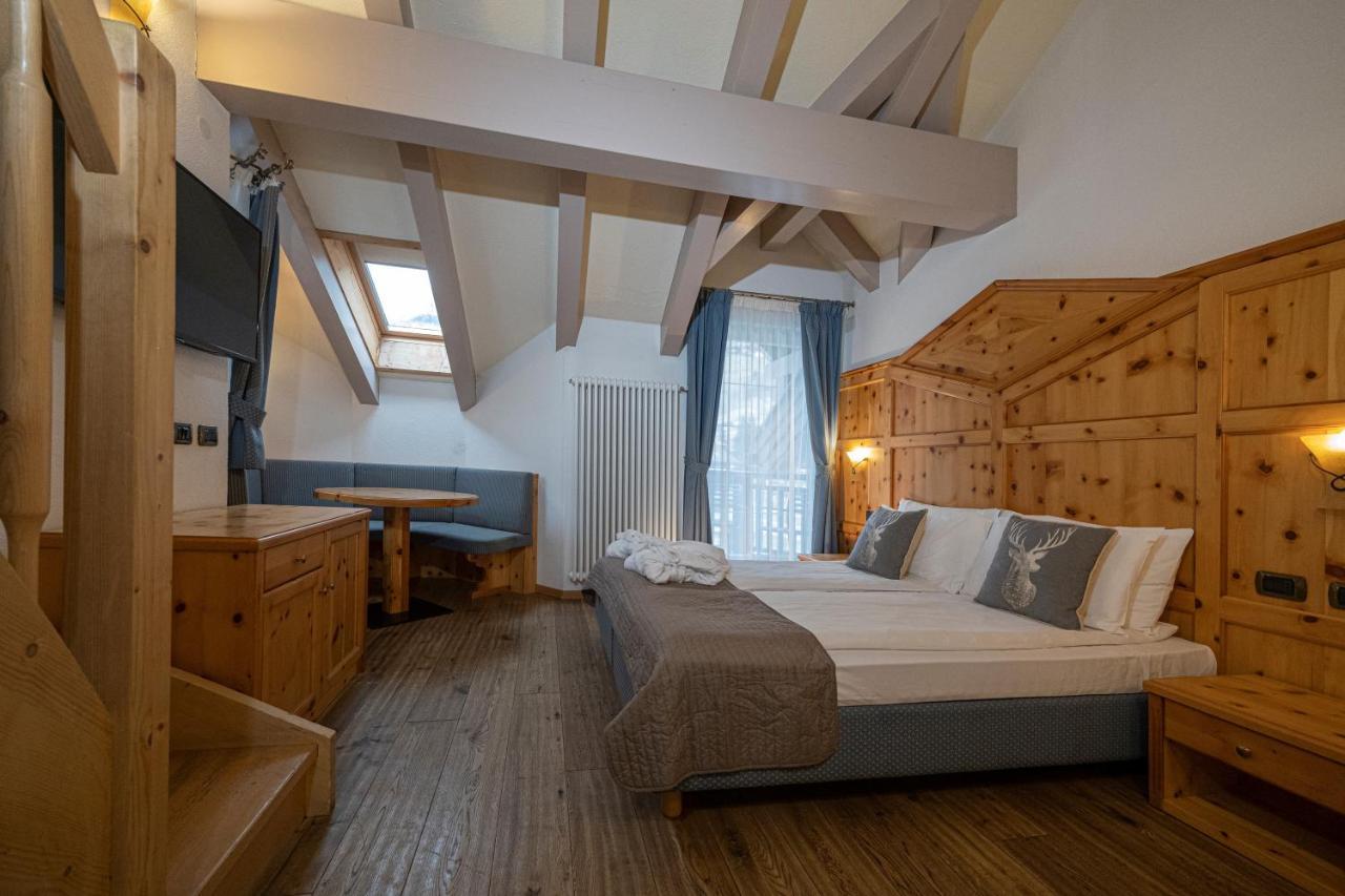 Hotel Soreghes Gran Chalet Campitello di Fassa Eksteriør billede