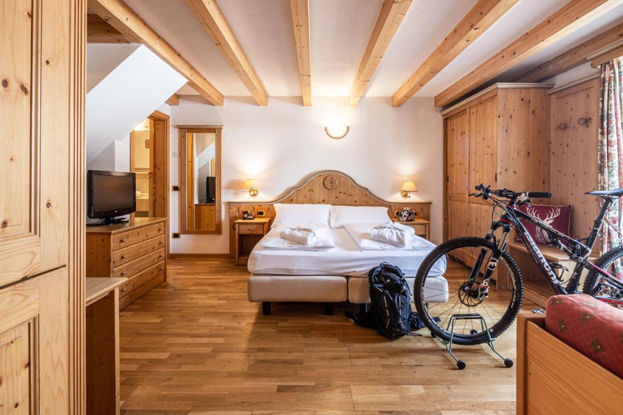Hotel Soreghes Gran Chalet Campitello di Fassa Eksteriør billede