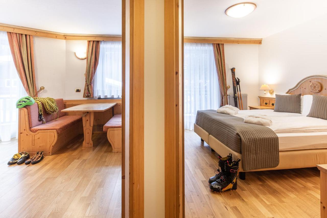 Hotel Soreghes Gran Chalet Campitello di Fassa Eksteriør billede