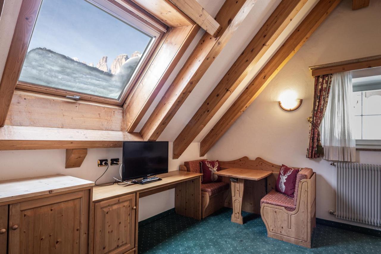 Hotel Soreghes Gran Chalet Campitello di Fassa Eksteriør billede