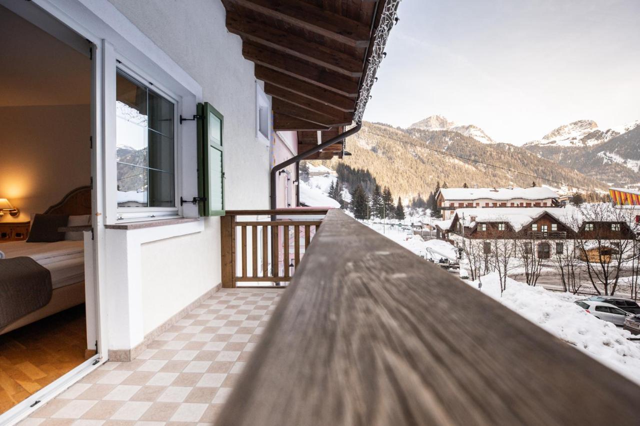 Hotel Soreghes Gran Chalet Campitello di Fassa Eksteriør billede