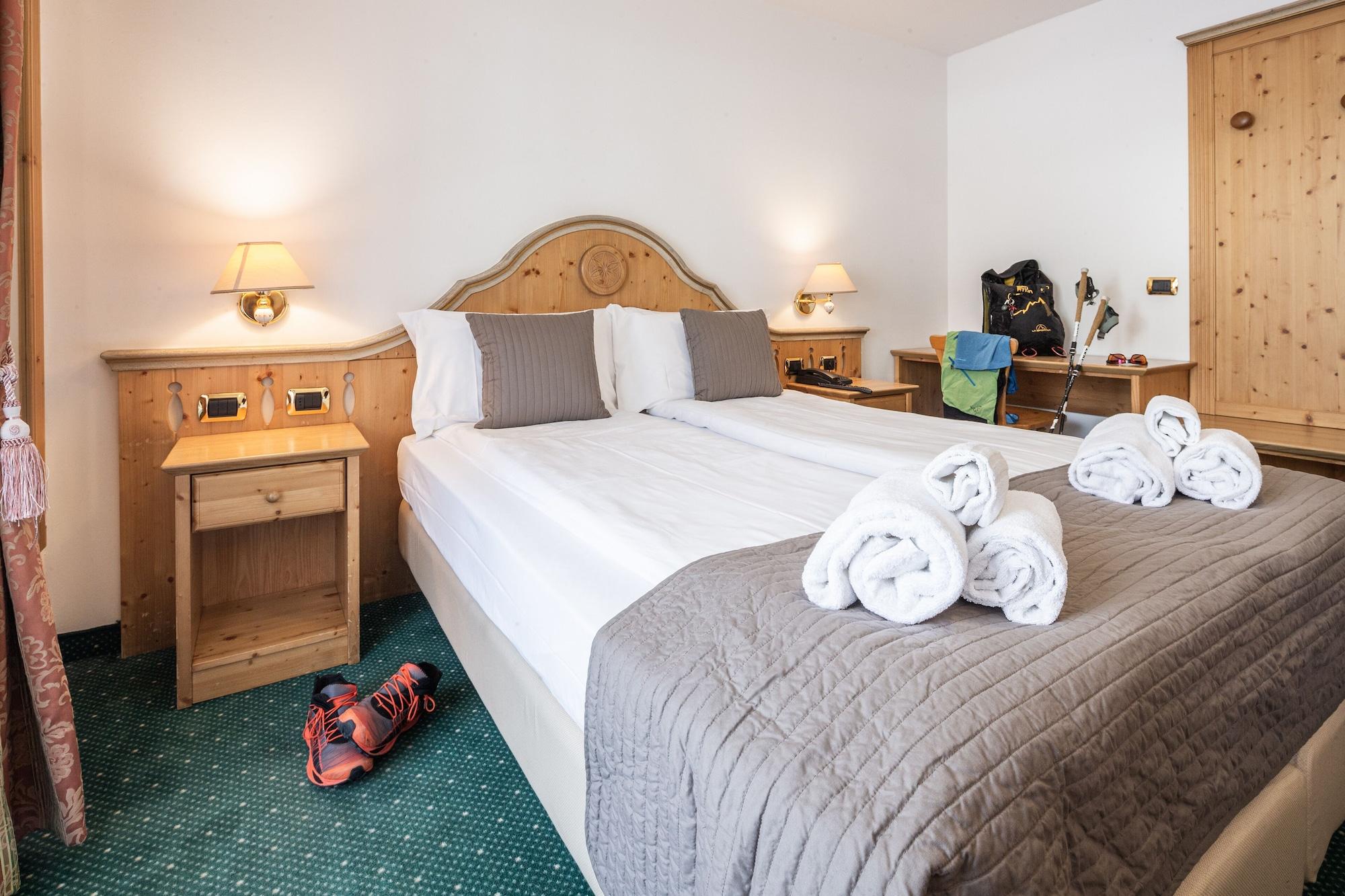 Hotel Soreghes Gran Chalet Campitello di Fassa Eksteriør billede