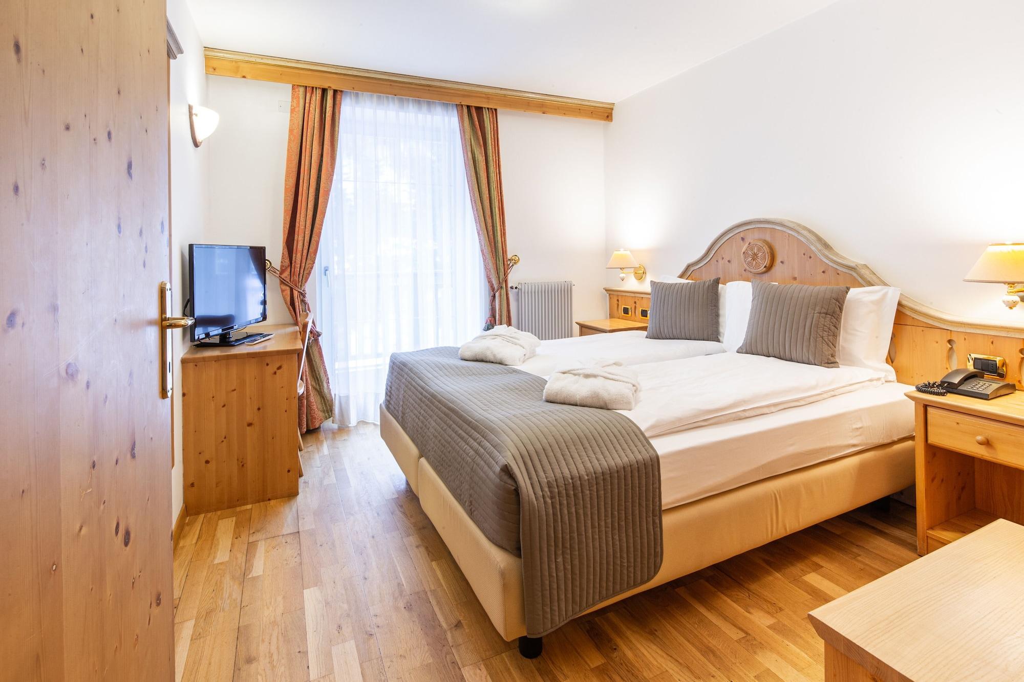 Hotel Soreghes Gran Chalet Campitello di Fassa Eksteriør billede