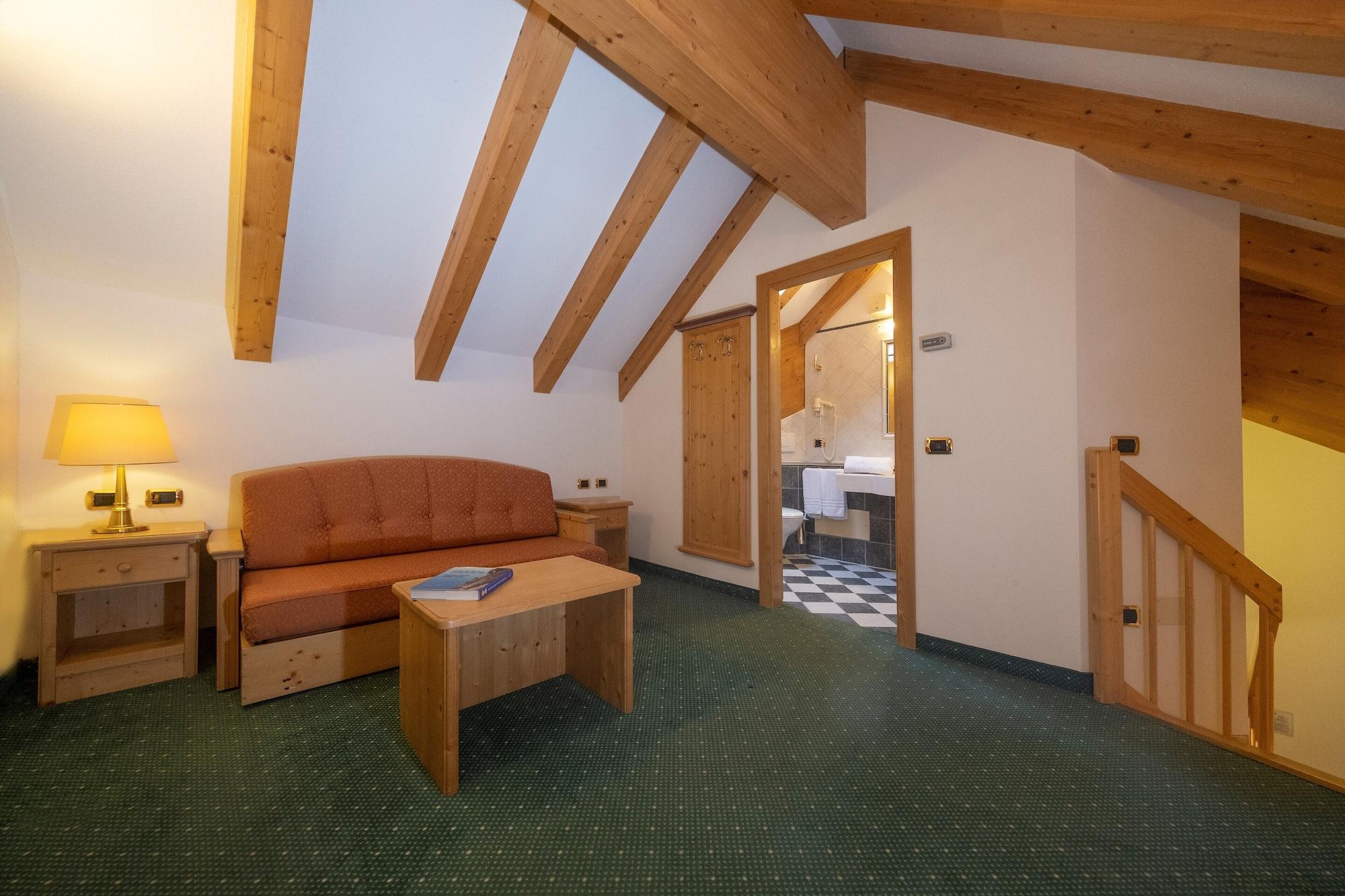 Hotel Soreghes Gran Chalet Campitello di Fassa Eksteriør billede