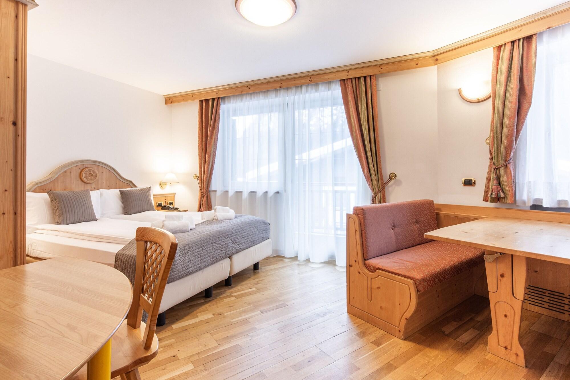 Hotel Soreghes Gran Chalet Campitello di Fassa Eksteriør billede