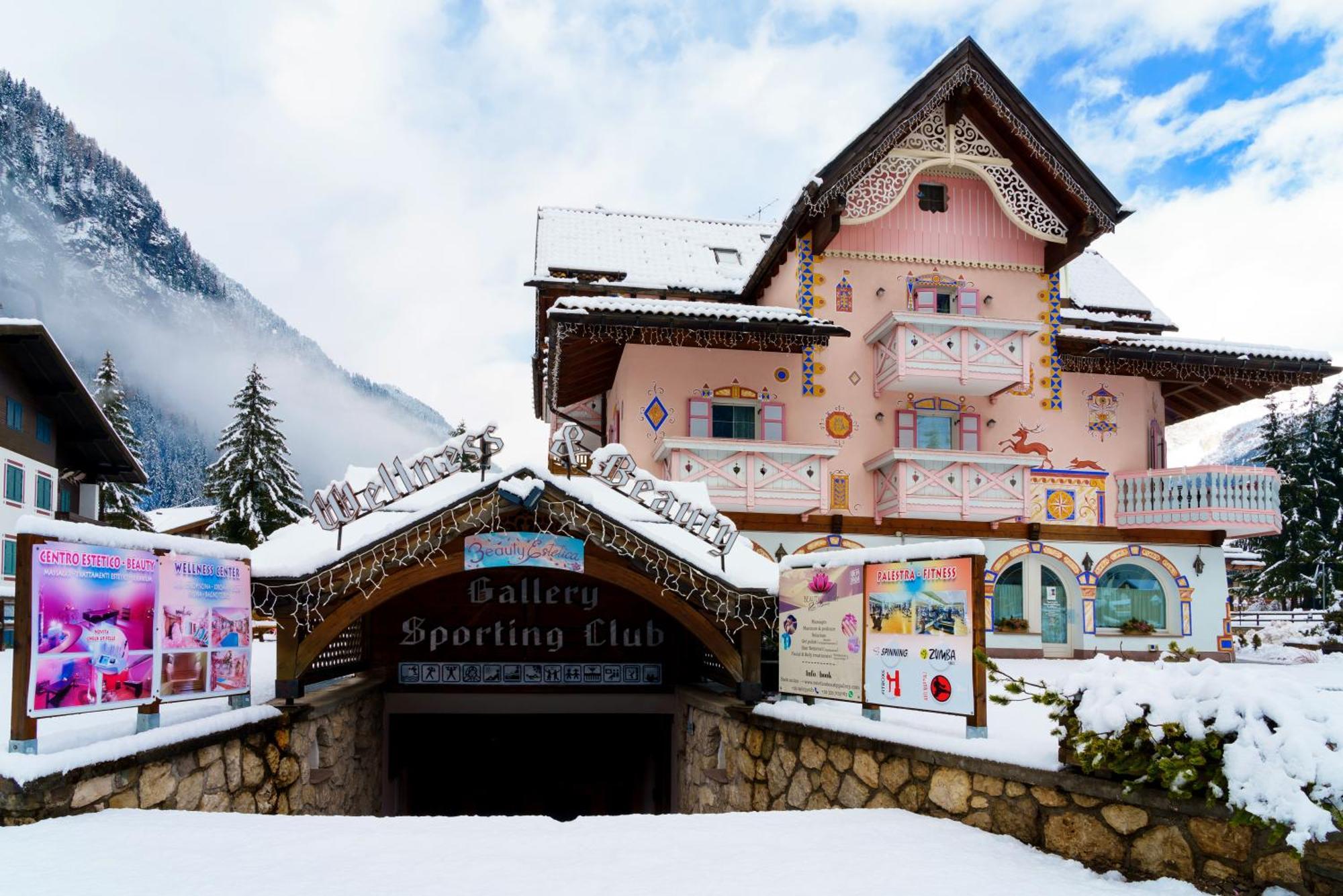 Hotel Soreghes Gran Chalet Campitello di Fassa Eksteriør billede