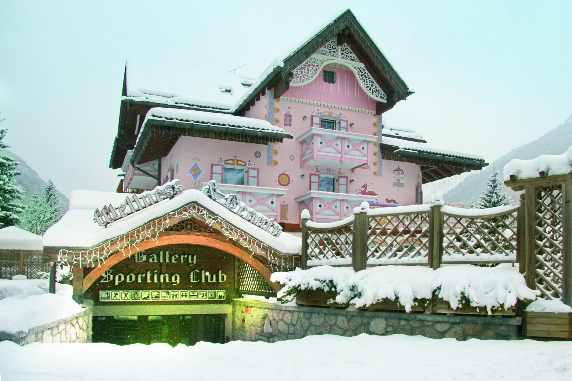 Hotel Soreghes Gran Chalet Campitello di Fassa Eksteriør billede